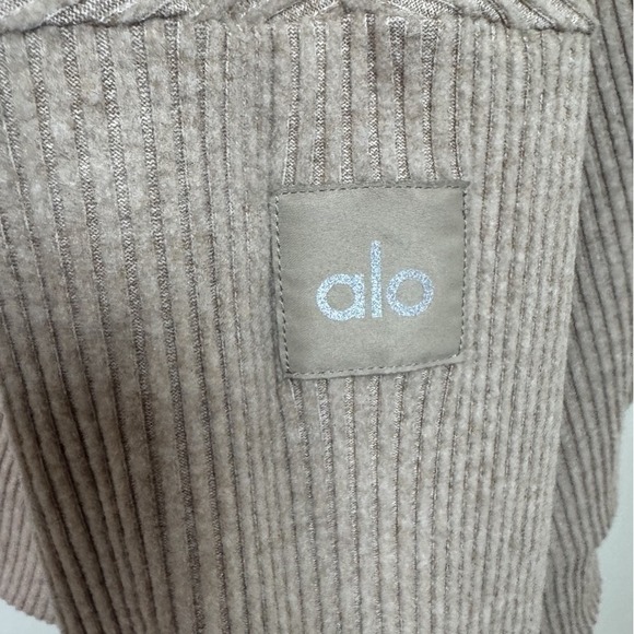 ALO Yoga Muse Cropped Hoodie Long Sleeve Ribbed Pullover Large Gravel Heather - Picture 6 of 6